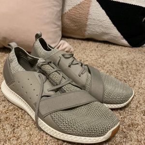 Muted Tan/Gray Under Armour Trainers